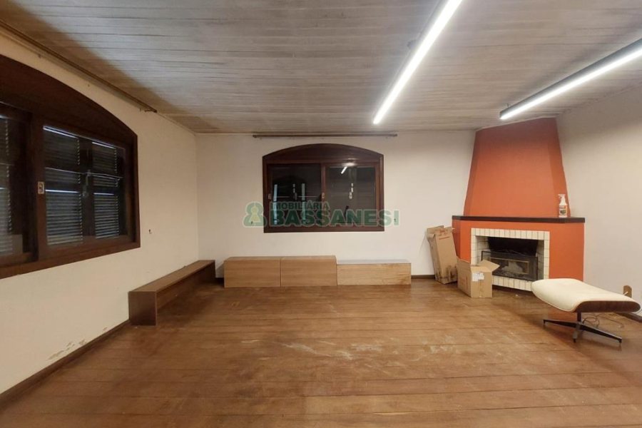 Casa com 350m², 5 dormitórios, 2 vagas, no bairro São Virgílio em Caxias do Sul para Alugar ou Comprar