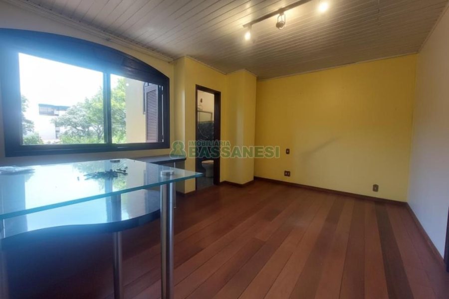 Casa com 350m², 5 dormitórios, 2 vagas, no bairro São Virgílio em Caxias do Sul para Alugar ou Comprar