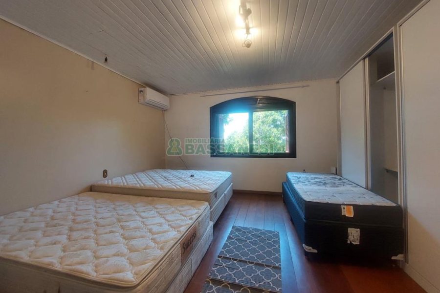 Casa com 350m², 5 dormitórios, 2 vagas, no bairro São Virgílio em Caxias do Sul para Alugar ou Comprar