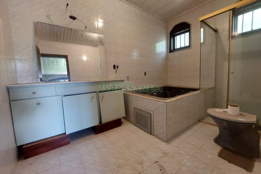 Casa com 350m², 5 dormitórios, 2 vagas, no bairro São Virgílio em Caxias do Sul para Alugar ou Comprar