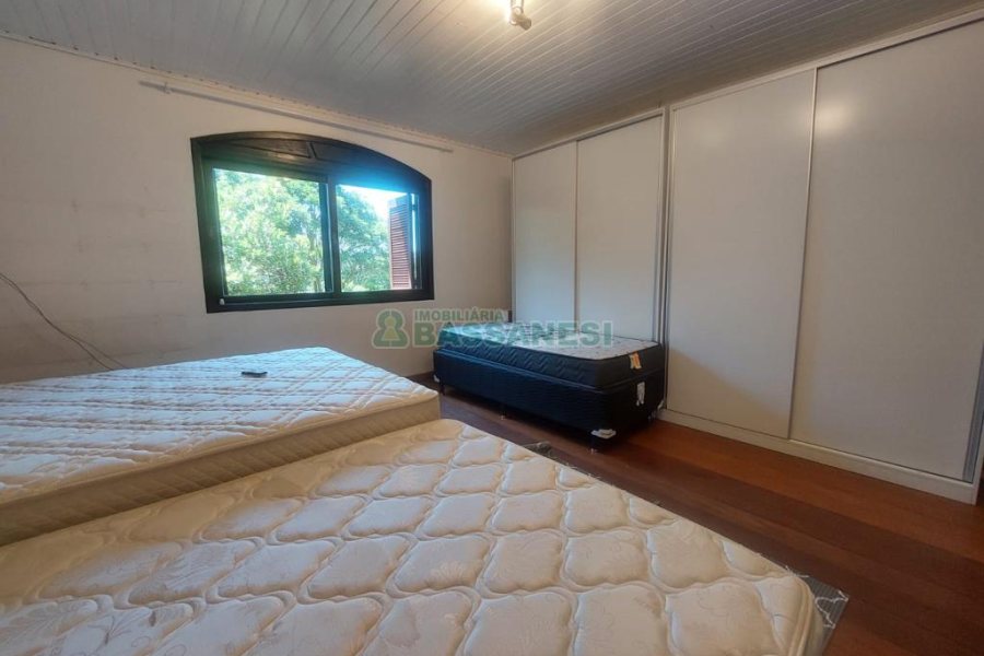 Casa com 350m², 5 dormitórios, 2 vagas, no bairro São Virgílio em Caxias do Sul para Alugar ou Comprar