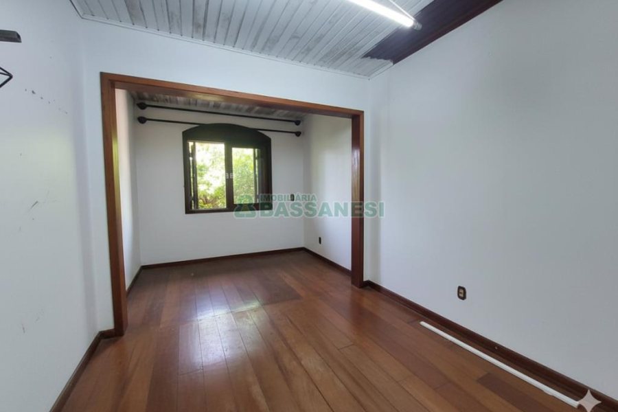 Casa com 350m², 5 dormitórios, 2 vagas, no bairro São Virgílio em Caxias do Sul para Alugar ou Comprar