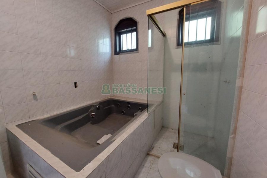 Casa com 350m², 5 dormitórios, 2 vagas, no bairro São Virgílio em Caxias do Sul para Alugar ou Comprar