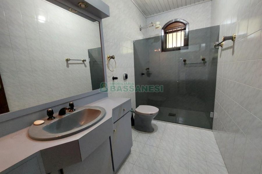 Casa com 350m², 5 dormitórios, 2 vagas, no bairro São Virgílio em Caxias do Sul para Alugar ou Comprar