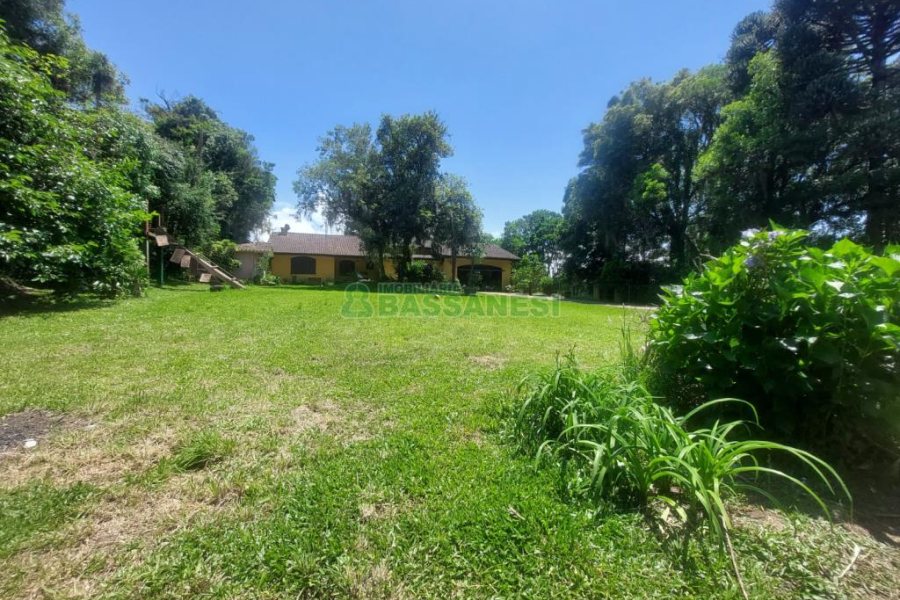 Casa com 350m², 5 dormitórios, 2 vagas, no bairro São Virgílio em Caxias do Sul para Alugar ou Comprar