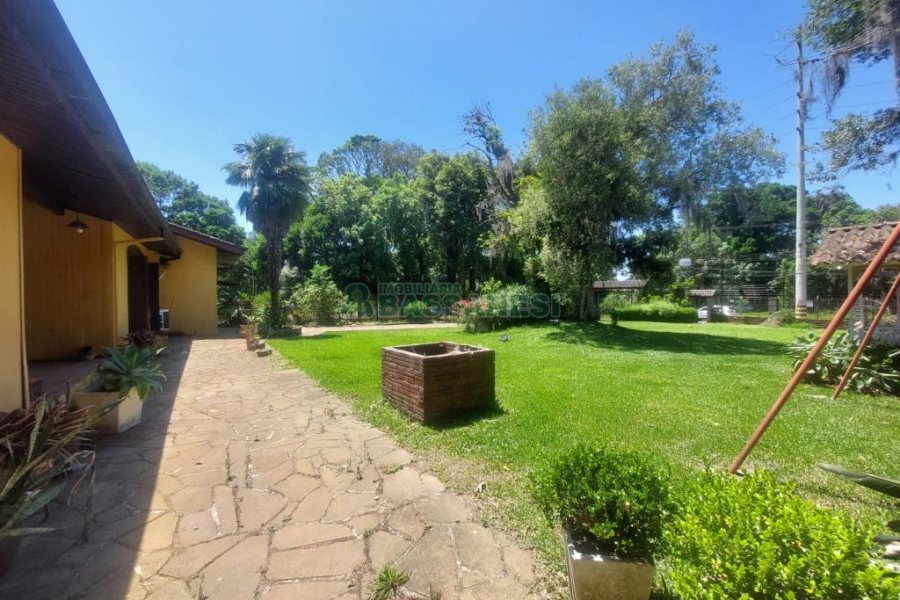 Casa com 350m², 5 dormitórios, 2 vagas, no bairro São Virgílio em Caxias do Sul para Alugar ou Comprar