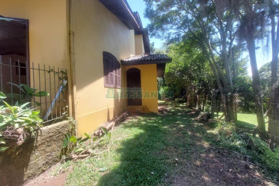 Casa com 350m², 5 dormitórios, 2 vagas, no bairro São Virgílio em Caxias do Sul para Alugar ou Comprar