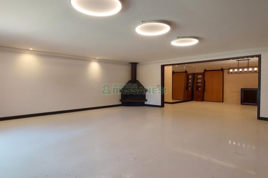 Casa com 350m², 5 dormitórios, 2 vagas, no bairro São Virgílio em Caxias do Sul para Alugar ou Comprar