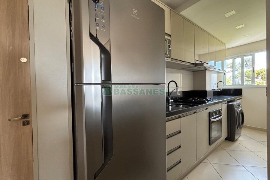 Apto Mobiliado com 72m², 2 dormitórios, 1 vaga, no bairro De Lazzer em Caxias do Sul para Alugar