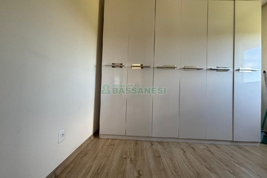 Apto Mobiliado com 72m², 2 dormitórios, 1 vaga, no bairro De Lazzer em Caxias do Sul para Alugar