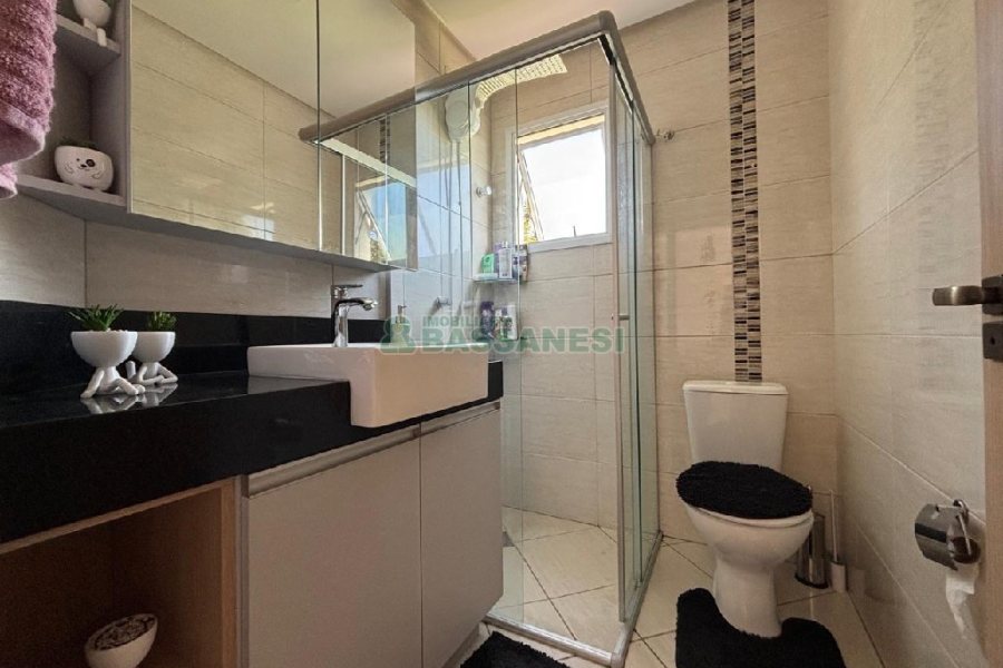 Apto Mobiliado com 72m², 2 dormitórios, 1 vaga, no bairro De Lazzer em Caxias do Sul para Alugar