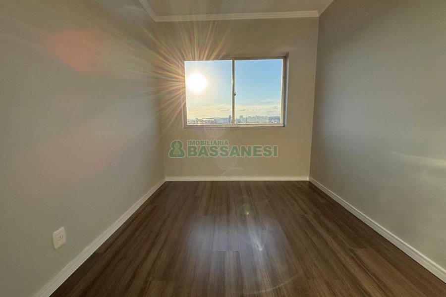 Apartamento com 61m², 3 dormitórios, 1 vaga, no bairro Fatima em Caxias do Sul para Comprar