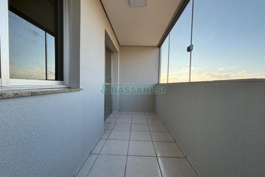Apartamento com 61m², 3 dormitórios, 1 vaga, no bairro Fatima em Caxias do Sul para Comprar