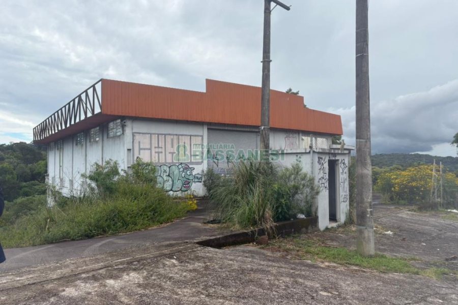 Pavilhão com 1100m², no bairro Ana Rech em Caxias do Sul para Comprar