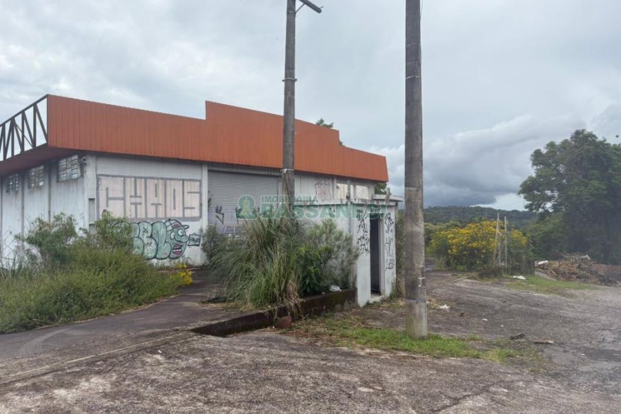 Pavilhão com 1100m², no bairro Ana Rech em Caxias do Sul para Comprar