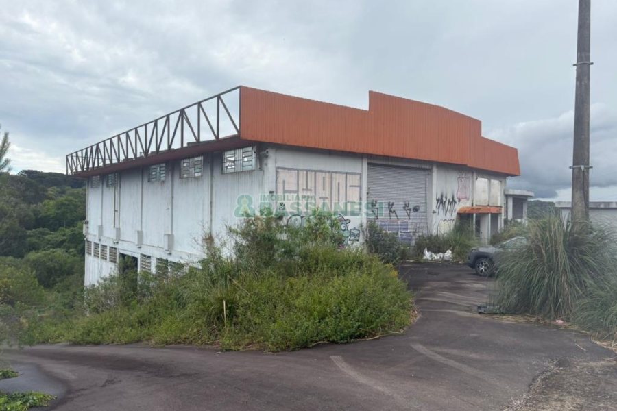 Pavilhão com 1100m², no bairro Ana Rech em Caxias do Sul para Comprar