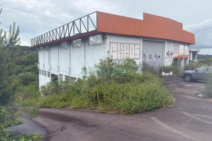 Pavilhão com 1100m², no bairro Ana Rech em Caxias do Sul para Comprar