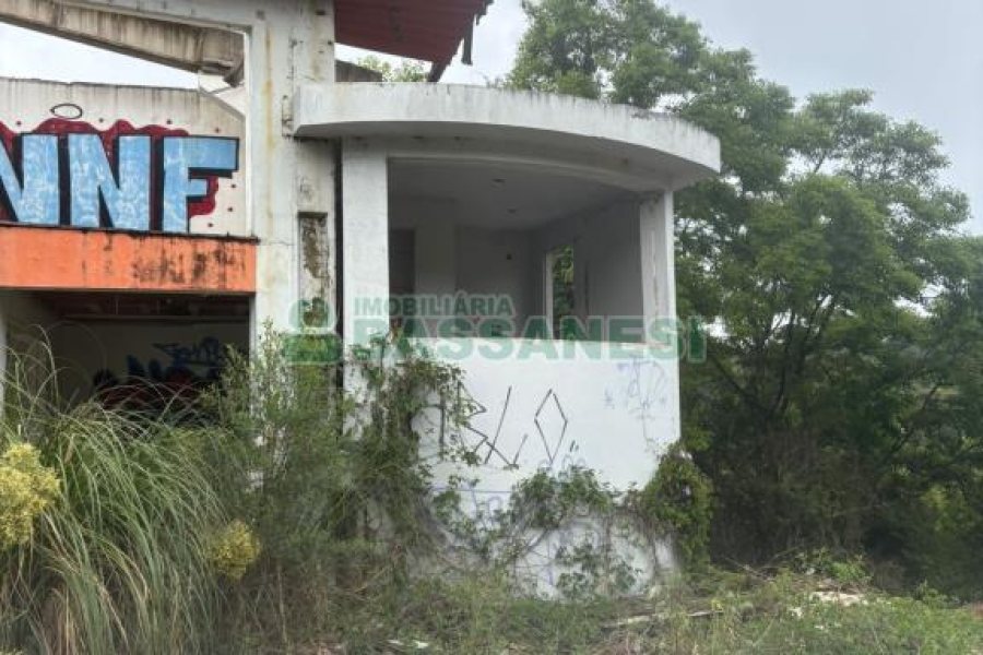 Pavilhão com 1100m², no bairro Ana Rech em Caxias do Sul para Comprar