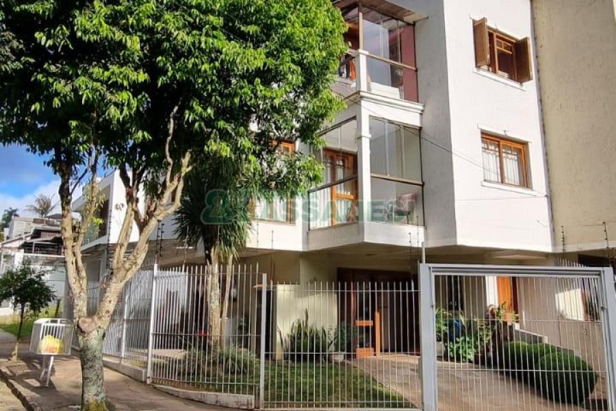 Sobrado com 194m², 4 dormitórios, -4 vaga, no bairro Vinhedos em Caxias do Sul para Comprar