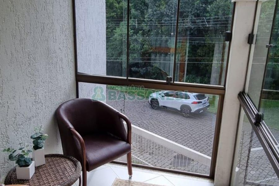 Sobrado com 194m², 4 dormitórios, -4 vaga, no bairro Vinhedos em Caxias do Sul para Comprar