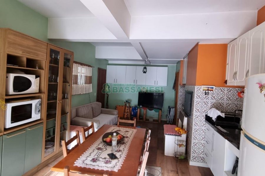 Sobrado com 194m², 4 dormitórios, -4 vaga, no bairro Vinhedos em Caxias do Sul para Comprar