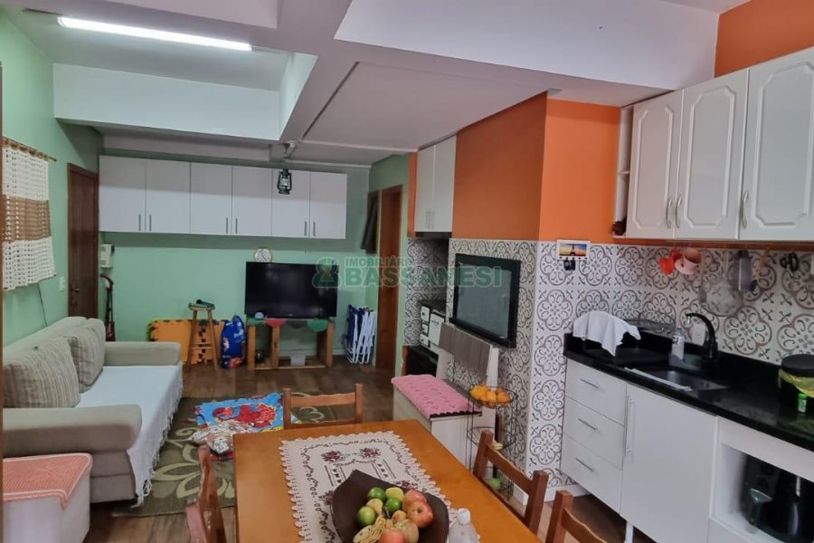 Sobrado com 194m², 4 dormitórios, -4 vaga, no bairro Vinhedos em Caxias do Sul para Comprar