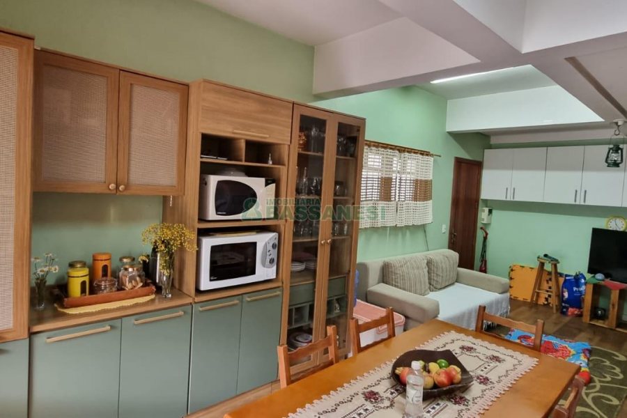 Sobrado com 194m², 4 dormitórios, -4 vaga, no bairro Vinhedos em Caxias do Sul para Comprar