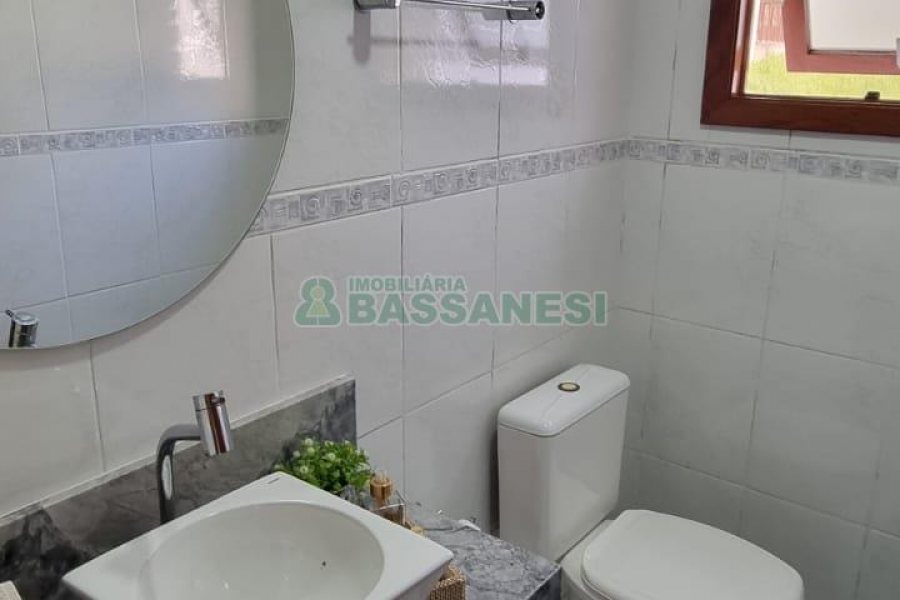 Sobrado com 194m², 4 dormitórios, -4 vaga, no bairro Vinhedos em Caxias do Sul para Comprar