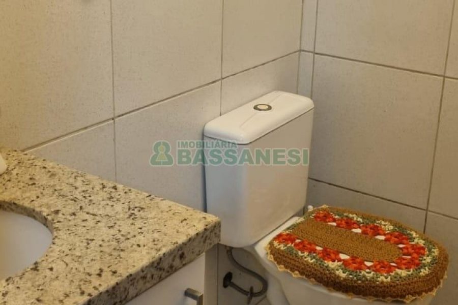 Sobrado com 194m², 4 dormitórios, -4 vaga, no bairro Vinhedos em Caxias do Sul para Comprar