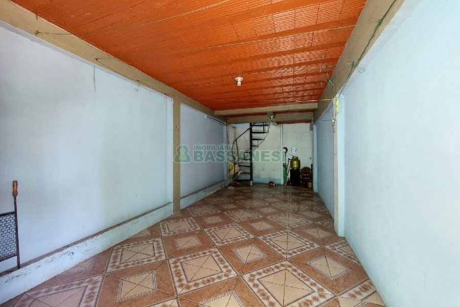 Sobrado com 70m², 2 dormitórios, 1 vaga, no bairro Salgado Filho em Caxias do Sul para Alugar