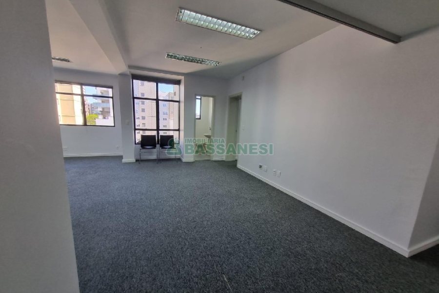 Sala com 90m², 1 vaga, no bairro Centro em Caxias do Sul para Alugar