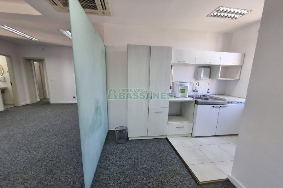 Sala com 90m², 1 vaga, no bairro Centro em Caxias do Sul para Alugar