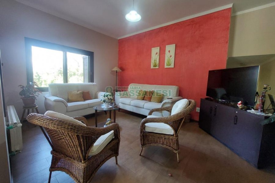 Casa com 320m², 3 dormitórios, 2 vagas, no bairro Monte Bérico em Caxias do Sul para Comprar