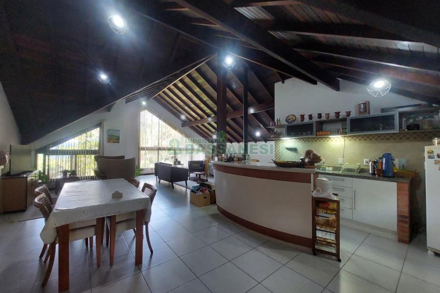 Casa com 320m², 3 dormitórios, 2 vagas, no bairro Monte Bérico em Caxias do Sul para Comprar