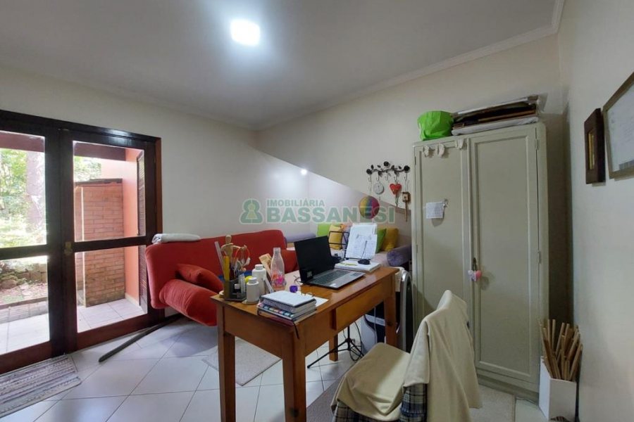 Casa com 320m², 3 dormitórios, 2 vagas, no bairro Monte Bérico em Caxias do Sul para Comprar