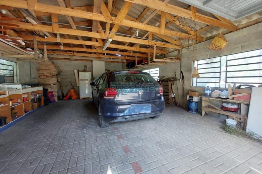 Casa com 320m², 3 dormitórios, 2 vagas, no bairro Monte Bérico em Caxias do Sul para Comprar