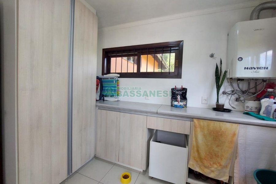 Casa com 320m², 3 dormitórios, 2 vagas, no bairro Monte Bérico em Caxias do Sul para Comprar