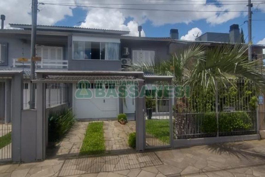 Casa com 175m², 3 dormitórios, 2 vagas, no bairro Nossa Senhora da Saúde em Caxias do Sul para Comprar