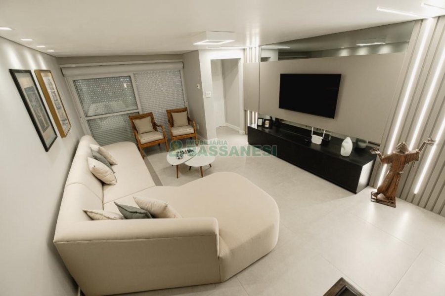 Casa com 175m², 3 dormitórios, 2 vagas, no bairro Nossa Senhora da Saúde em Caxias do Sul para Comprar