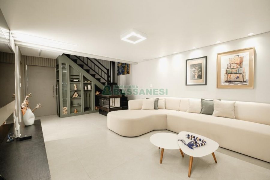 Casa com 175m², 3 dormitórios, 2 vagas, no bairro Nossa Senhora da Saúde em Caxias do Sul para Comprar