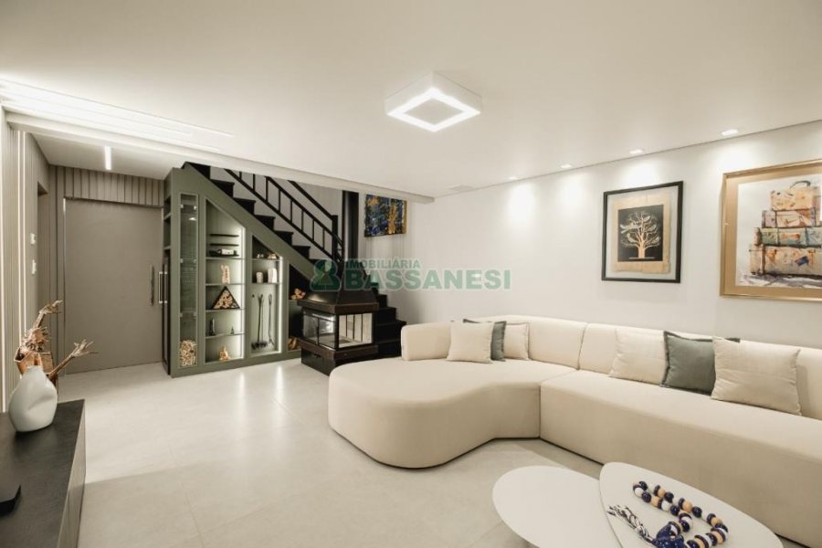 Casa com 175m², 3 dormitórios, 2 vagas, no bairro Nossa Senhora da Saúde em Caxias do Sul para Comprar