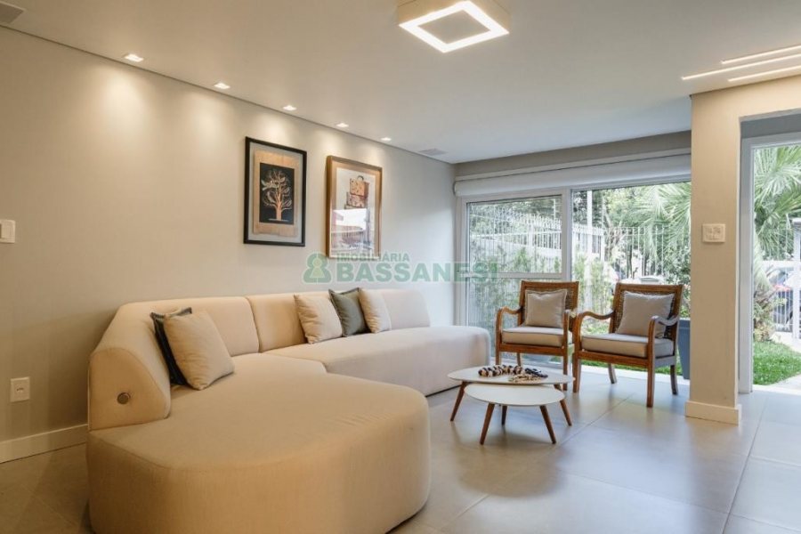 Casa com 175m², 3 dormitórios, 2 vagas, no bairro Nossa Senhora da Saúde em Caxias do Sul para Comprar