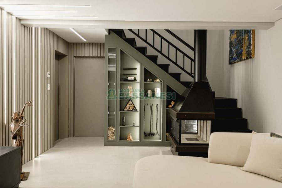 Casa com 175m², 3 dormitórios, 2 vagas, no bairro Nossa Senhora da Saúde em Caxias do Sul para Comprar