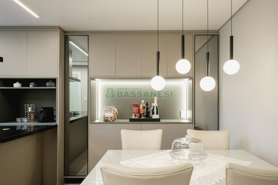 Casa com 175m², 3 dormitórios, 2 vagas, no bairro Nossa Senhora da Saúde em Caxias do Sul para Comprar