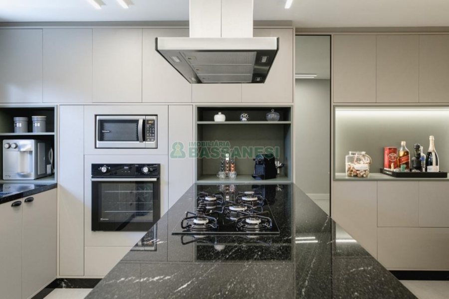 Casa com 175m², 3 dormitórios, 2 vagas, no bairro Nossa Senhora da Saúde em Caxias do Sul para Comprar