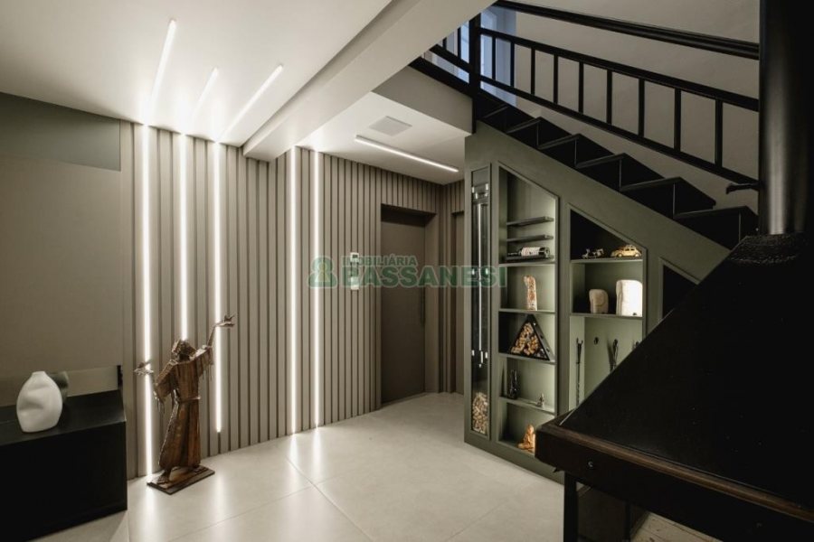 Casa com 175m², 3 dormitórios, 2 vagas, no bairro Nossa Senhora da Saúde em Caxias do Sul para Comprar