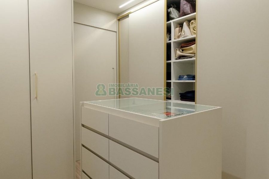 Casa com 175m², 3 dormitórios, 2 vagas, no bairro Nossa Senhora da Saúde em Caxias do Sul para Comprar