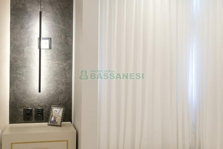 Casa com 175m², 3 dormitórios, 2 vagas, no bairro Nossa Senhora da Saúde em Caxias do Sul para Comprar