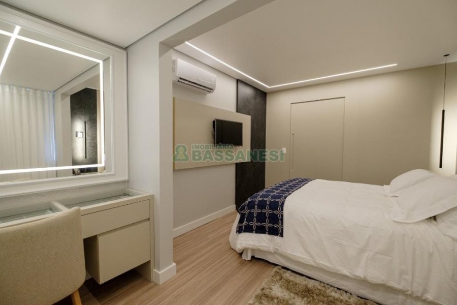 Casa com 175m², 3 dormitórios, 2 vagas, no bairro Nossa Senhora da Saúde em Caxias do Sul para Comprar