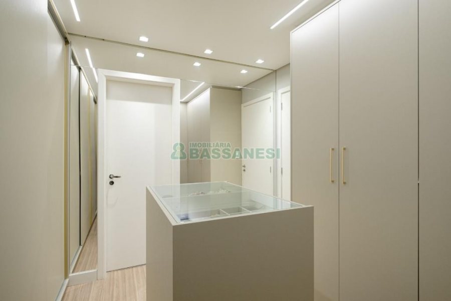 Casa com 175m², 3 dormitórios, 2 vagas, no bairro Nossa Senhora da Saúde em Caxias do Sul para Comprar